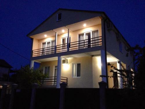 Hostal Rozalin Guest House