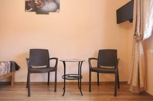 Hostal Anzor Guest House