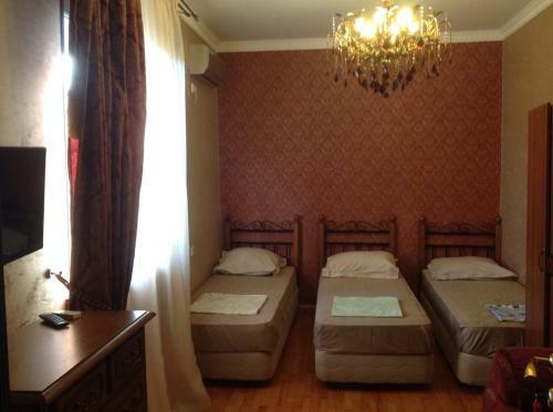 Hostal D'emil Guest House