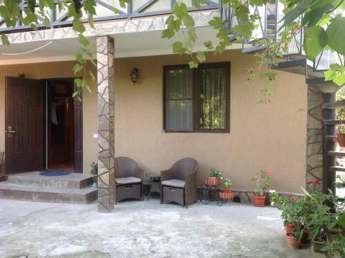 Hostal D'emil Guest House