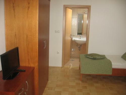 Hostal Gostilna In Preno?i??e Kocjan