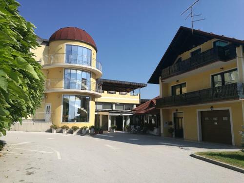 Hostal Gostilna In Preno?i??e Kocjan