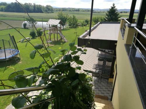 Hostal Gostilna In Preno?i??e Kocjan