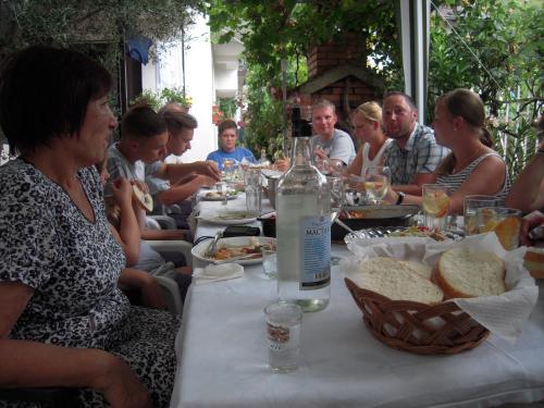 Hostal Lile Pestani Accommodation