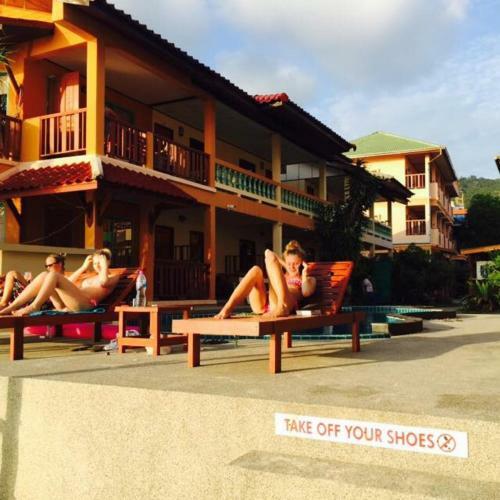 Hostal Mr. Black Resort