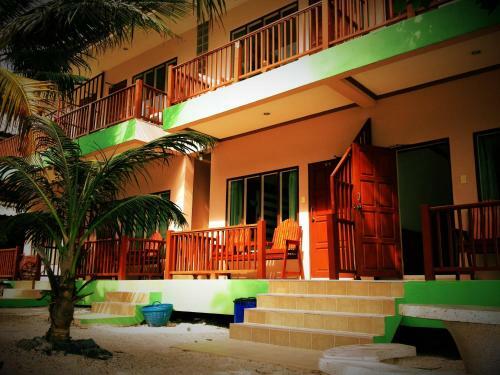 Hostal Mr. Black Resort