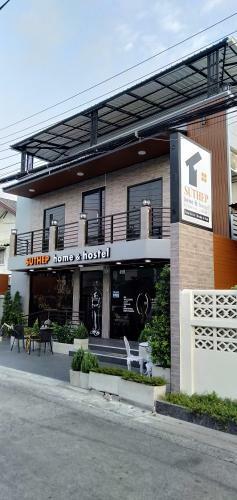 Suthep Home & Hostel