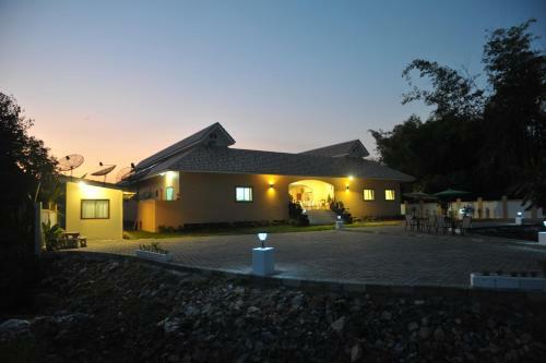 Nok Resort & Hotel