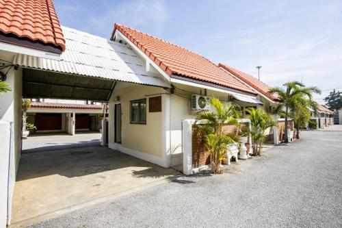 Bualuang Hotel