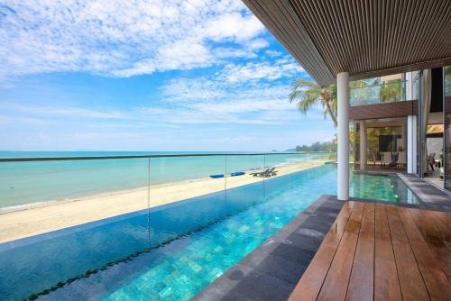 Villa U - Beachfront Haven