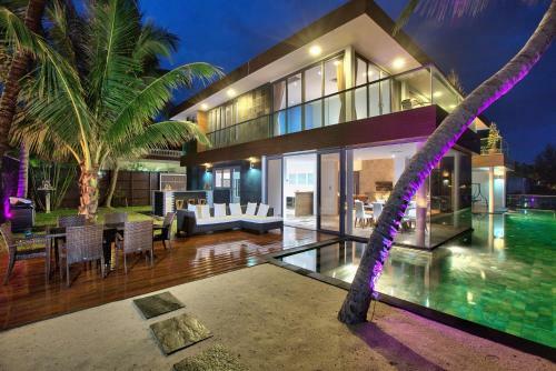 Villa U - Beachfront Haven