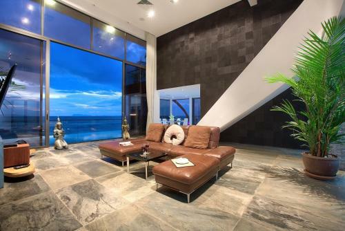 Villa U - Beachfront Haven