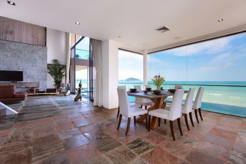Villa U - Beachfront Haven