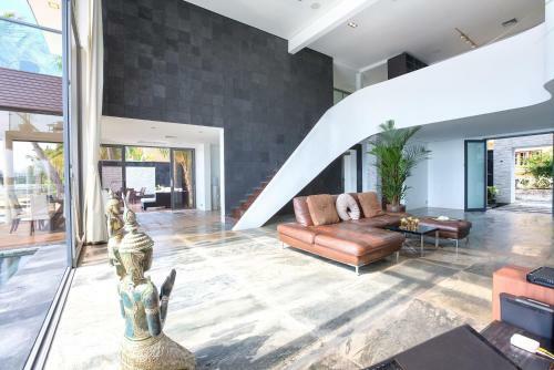 Villa U - Beachfront Haven