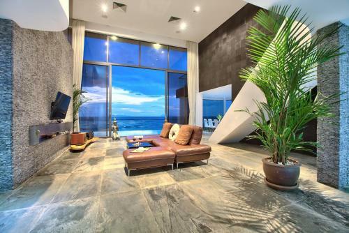 Villa U - Beachfront Haven
