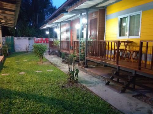 Hostal Aroonsri Thara