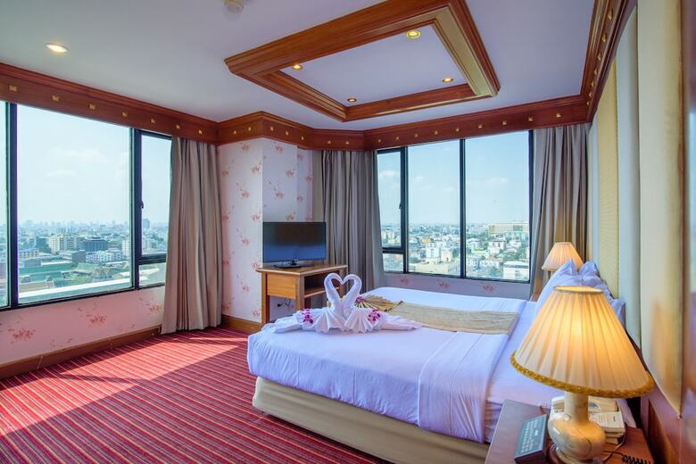 Alexander Hotel
