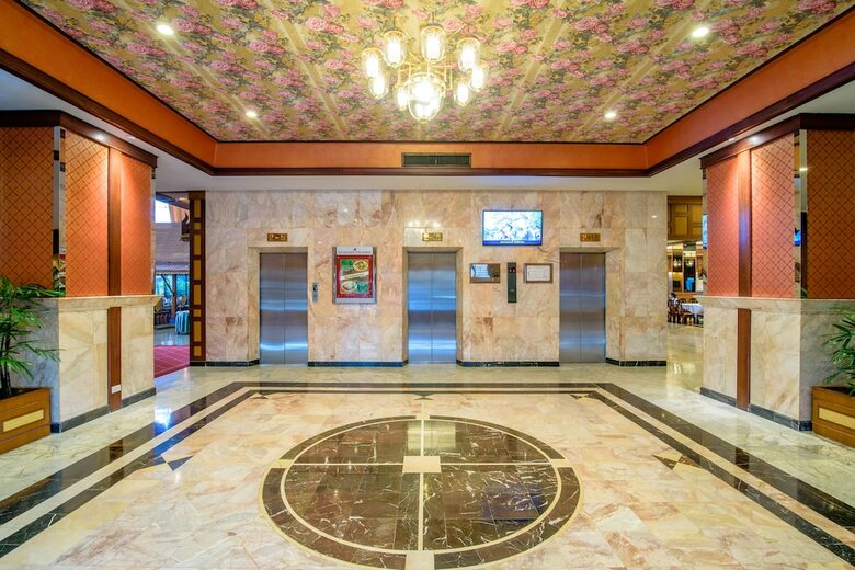 Alexander Hotel