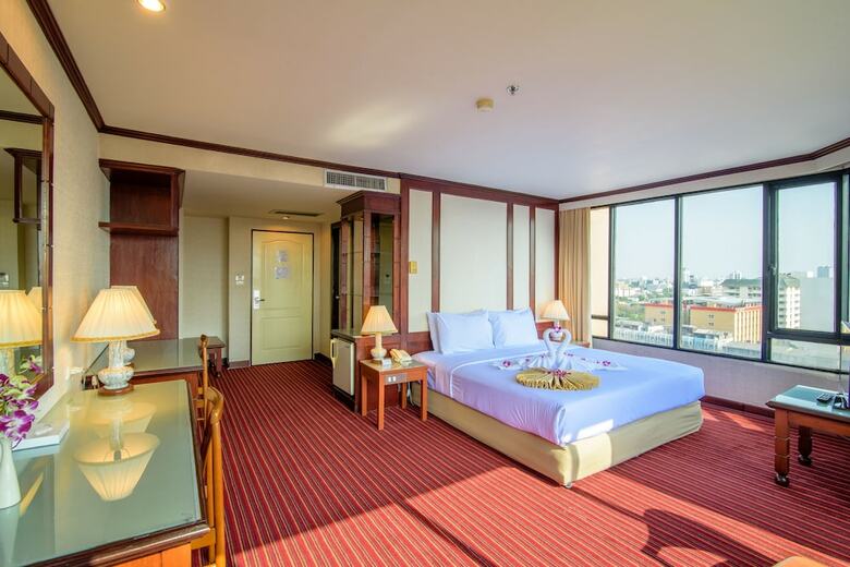 Alexander Hotel
