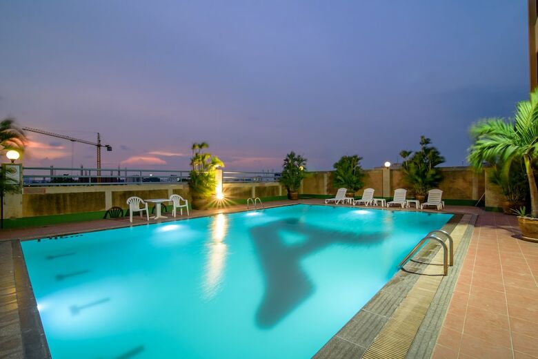 Alexander Hotel