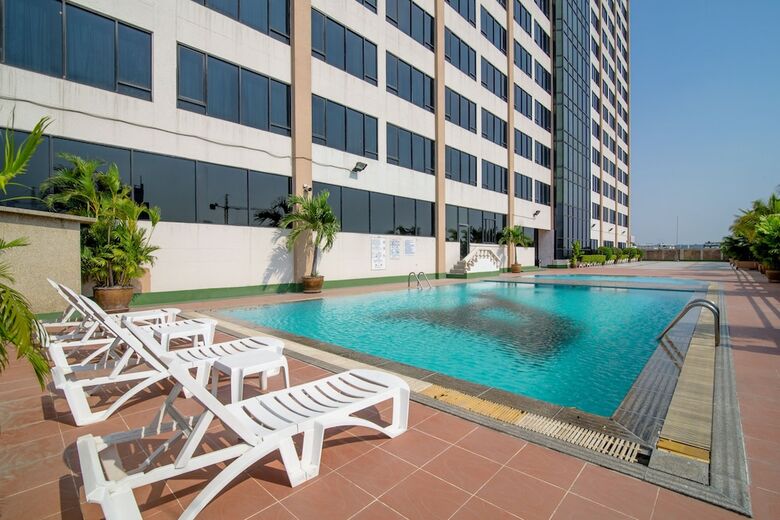 Alexander Hotel