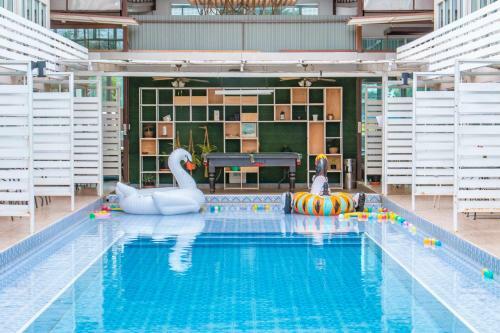 Hotel Villa Pool Lay