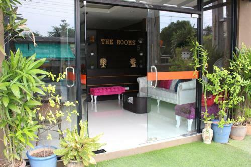 Hostal The Rooms Residence