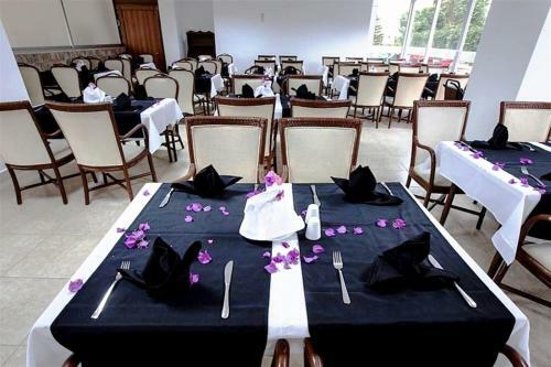Monna Roza Beach Hotel
