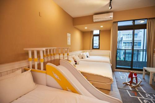 Butterfly Slide B&B