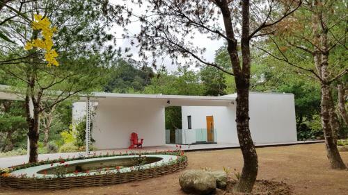 Aroundthetree Hermitage