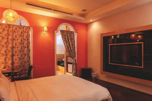 Qin Hai Motel