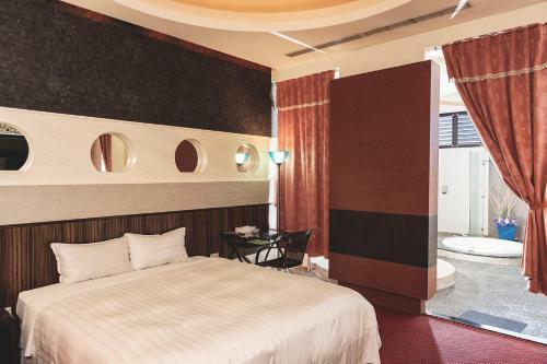 Qin Hai Motel