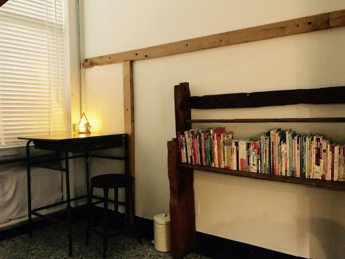 Cao Ji Book Inn Hostel