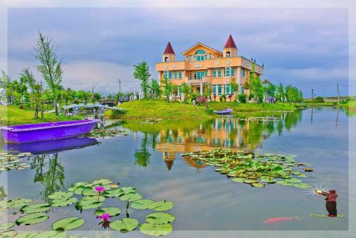 Love Lake Castle