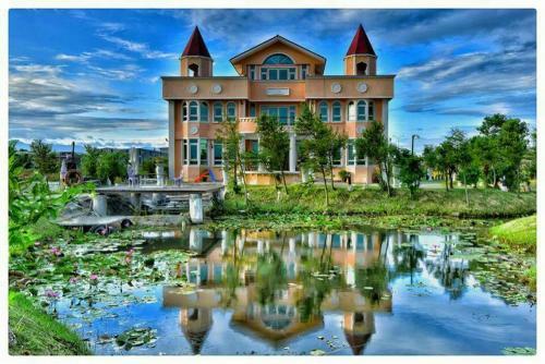 Love Lake Castle