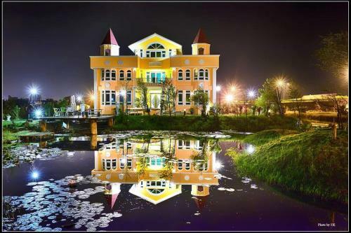 Love Lake Castle