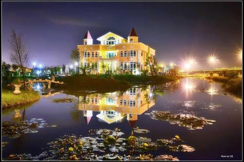 Love Lake Castle