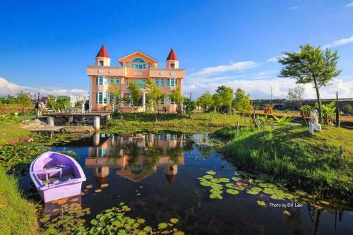 Love Lake Castle