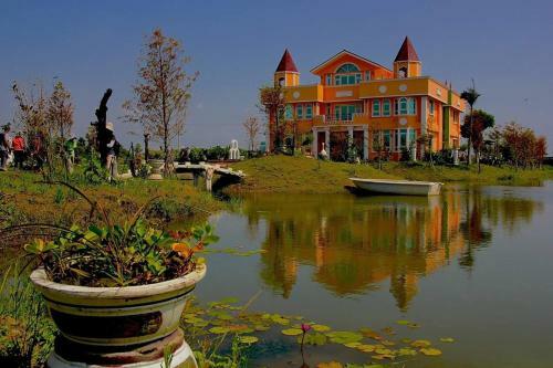 Love Lake Castle