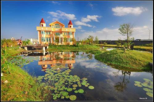 Love Lake Castle