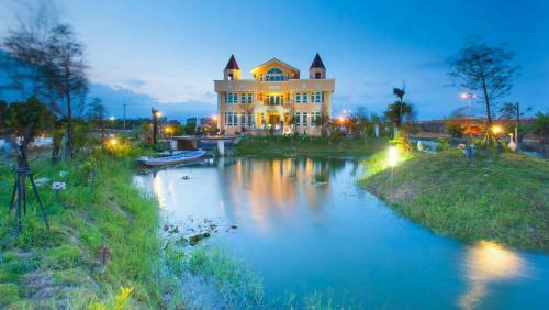 Love Lake Castle