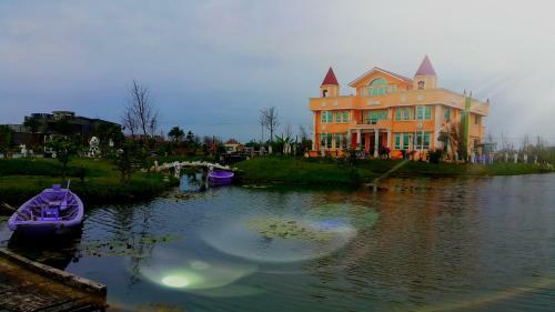 Love Lake Castle