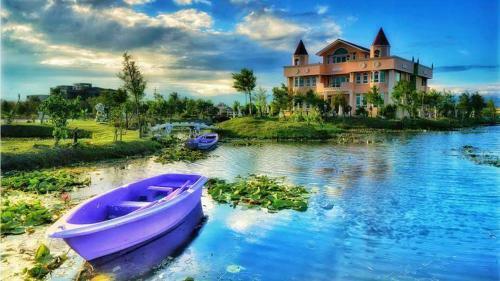 Love Lake Castle