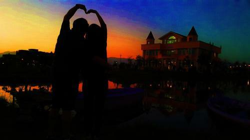 Love Lake Castle