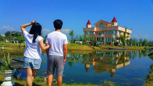Love Lake Castle
