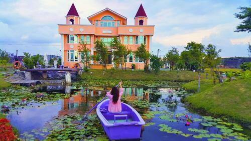 Love Lake Castle