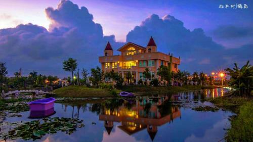 Love Lake Castle