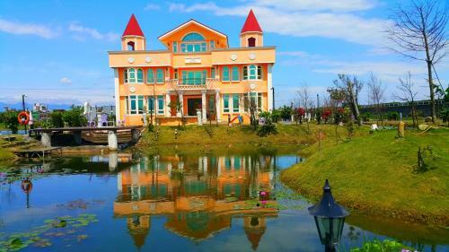Love Lake Castle