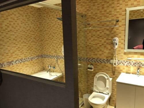 Honest & Warm Hotel