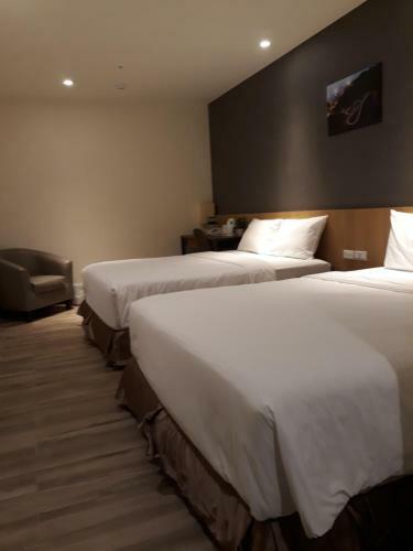Honest & Warm Hotel
